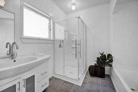 Photo of property in 68 Collins Street, Hawera, 4610