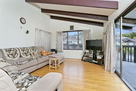 Photo of property in 449 Glenfield Road, Glenfield, Auckland, 0629