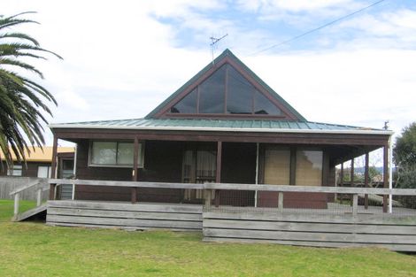 Photo of property in 303 Beverley Terrace, Whangamata, 3620