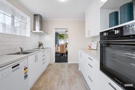 Photo of property in 6 Omaha Grove, Totara Park, Upper Hutt, 5018