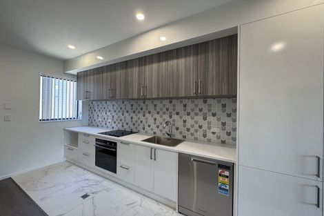 Photo of property in 2/17 Barneys Farm Road, Clendon Park, Auckland, 2103