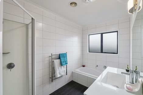 Photo of property in 18 Robert Grove, Paraparaumu, 5032