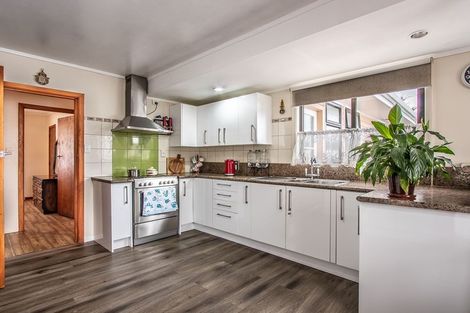 Photo of property in 49 Walton Road, Paraparaumu Beach, Paraparaumu, 5032