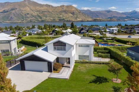 Photo of property in 18 Clutha Place, Wanaka, 9305