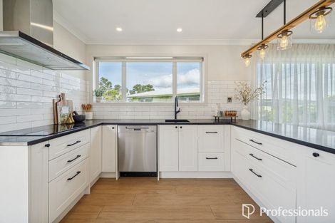 Photo of property in 19 Turville Crescent, Newlands, Wellington, 6037