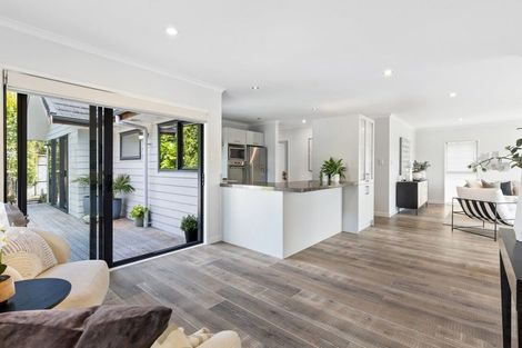 Photo of property in 33 Mural Place, Greenhithe, Auckland, 0632