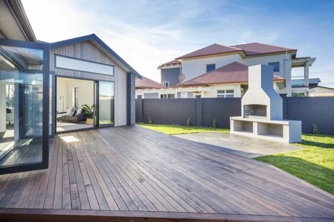 Photo of property in 9 Fairway Grove, Hokowhitu, Palmerston North, 4410