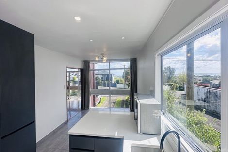 Photo of property in 151 Bleakhouse Road, Mellons Bay, Auckland, 2014