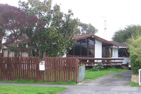 Photo of property in 8 Dampier Avenue, Awapuni, Palmerston North, 4412