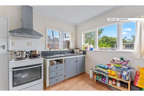 Photo of property in 2/8 Chartwell Avenue, Glenfield, Auckland, 0629