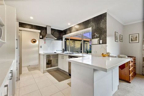 Photo of property in 13 Bridgehead Cove, West Harbour, Auckland, 0618