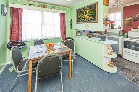 Photo of property in 38 Miro Street, Castlecliff, Whanganui, 4501