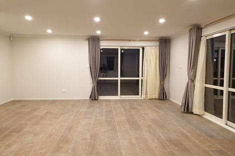 Photo of property in 7a Marco Place, Highland Park, Auckland, 2010