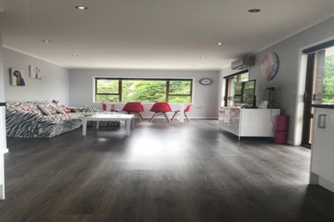 Photo of property in 2/18 Tiri View Place, Waiake, Auckland, 0630