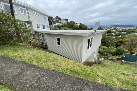 Photo of property in 2b Garden Road, Northland, Wellington, 6012