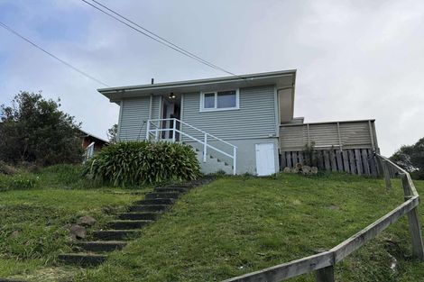 Photo of property in 52 Ruskin Road, Newlands, Wellington, 6037