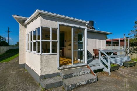 Photo of property in 464 South Road, Omata, New Plymouth, 4374