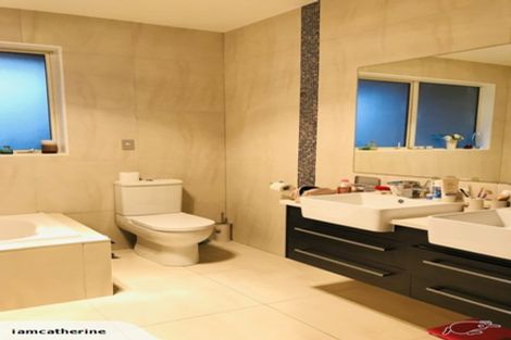 Photo of property in 31 Keating Rise, Northcross, Auckland, 0632