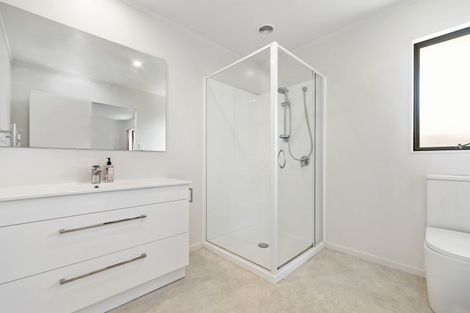 Photo of property in 1 Frank Bunce Grove, Flat Bush, Auckland, 2019