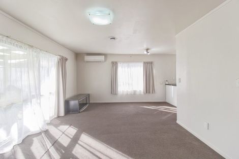 Photo of property in 4/4a Browns Road, Manurewa, Auckland, 2102