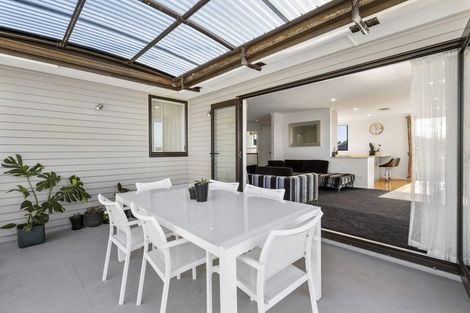 Photo of property in 264 Sunset Road, Windsor Park, Auckland, 0632