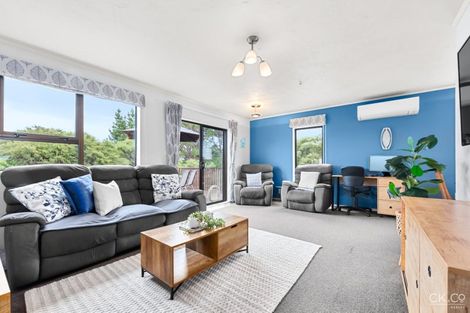 Photo of property in 180 Holborn Drive, Stokes Valley, Lower Hutt, 5019