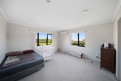 Photo of property in 20 Fairchild Avenue, Goodwood Heights, Auckland, 2105