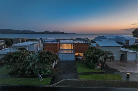 Photo of property in 39 Taumata Road, Omaha, 0986