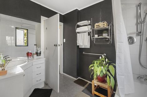 Photo of property in 15a Selwyn Street, Lower Vogeltown, New Plymouth, 4310