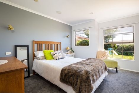 Photo of property in 11 Shelter Grove, Frankleigh Park, New Plymouth, 4310