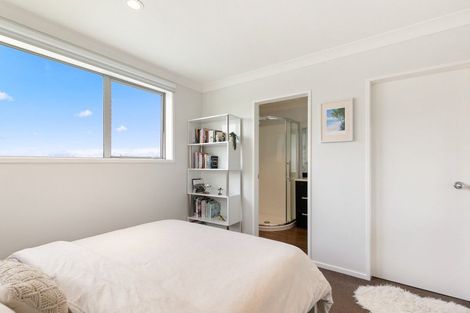 Photo of property in 15 Birkhall Grove, Strathmore Park, Wellington, 6022