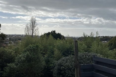 Photo of property in 295 Glenfield Road, Glenfield, Auckland, 0629