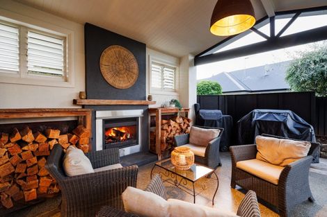 Photo of property in 5 Fairway Grove, Hokowhitu, Palmerston North, 4410