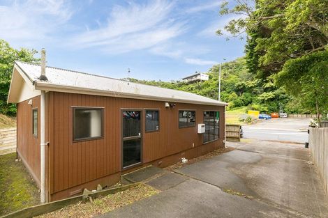 Photo of property in 94a Newlands Road, Newlands, Wellington, 6037