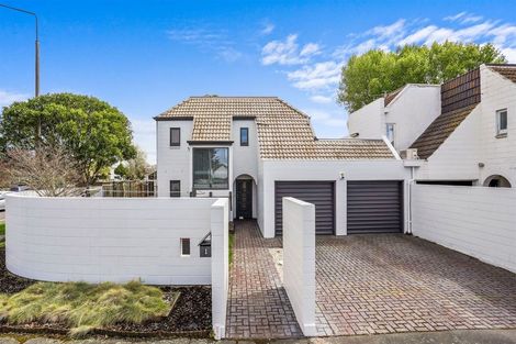 Photo of property in 1 Farnham Place, Ilam, Christchurch, 8041