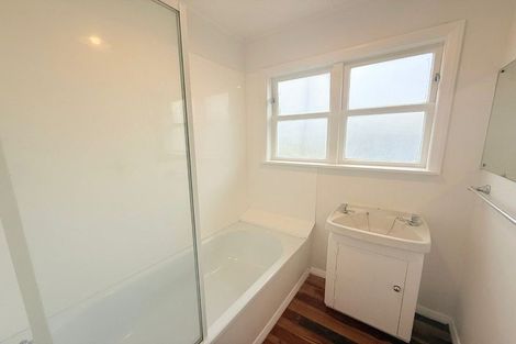 Photo of property in 6 Golf Road, Manor Park, Lower Hutt, 5019