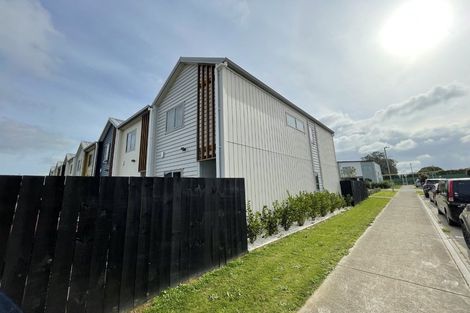 Photo of property in 21 Valour Lane, Papakura, 2110