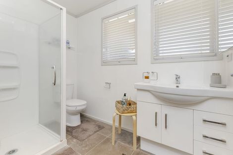 Photo of property in 8 Miro Place, Waiuku, 2123