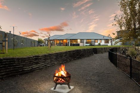 Photo of property in 10 Clifford Close, Leamington, Cambridge, 3432