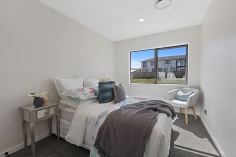 Photo of property in 8 Luff Place, Long Bay, Auckland, 0630
