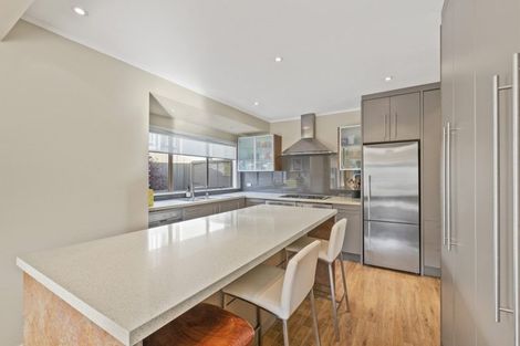 Photo of property in 6 Langstone Place, Chatswood, Auckland, 0626
