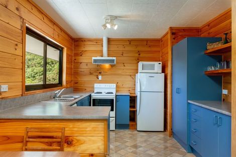 Photo of property in 15 Amelia Crescent, Waikawa, Picton, 7220