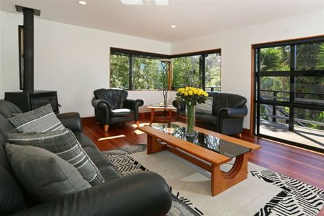 Photo of property in 22 Rimu Road, Oratia, Auckland, 0604