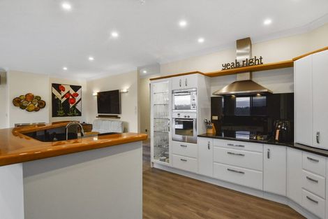 Photo of property in 160 Kittiwake Drive, Schnapper Rock, Auckland, 0632