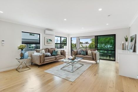 Photo of property in 48c Totara Road, Te Atatu Peninsula, Auckland, 0610