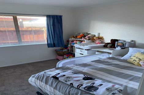 Photo of property in 17 Jillteresa Crescent, Half Moon Bay, Auckland, 2012