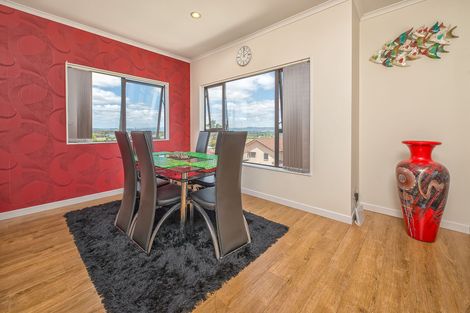 Photo of property in 51 Saralee Drive, Manurewa, Auckland, 2105