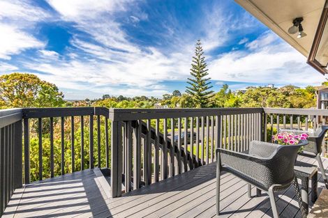 Photo of property in 2/12 Girrahween Drive, Totara Vale, Auckland, 0629