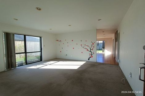 Photo of property in 17 Bordeaux Parade, Te Atatu South, Auckland, 0610