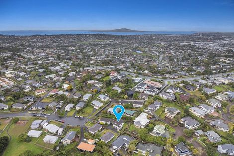 Photo of property in 2/15 Exeter Place, Unsworth Heights, Auckland, 0632
